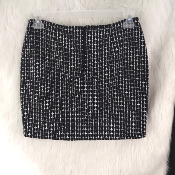 HESPERUS Black and White Mini Skirt Size Large - Picture 4 of 7